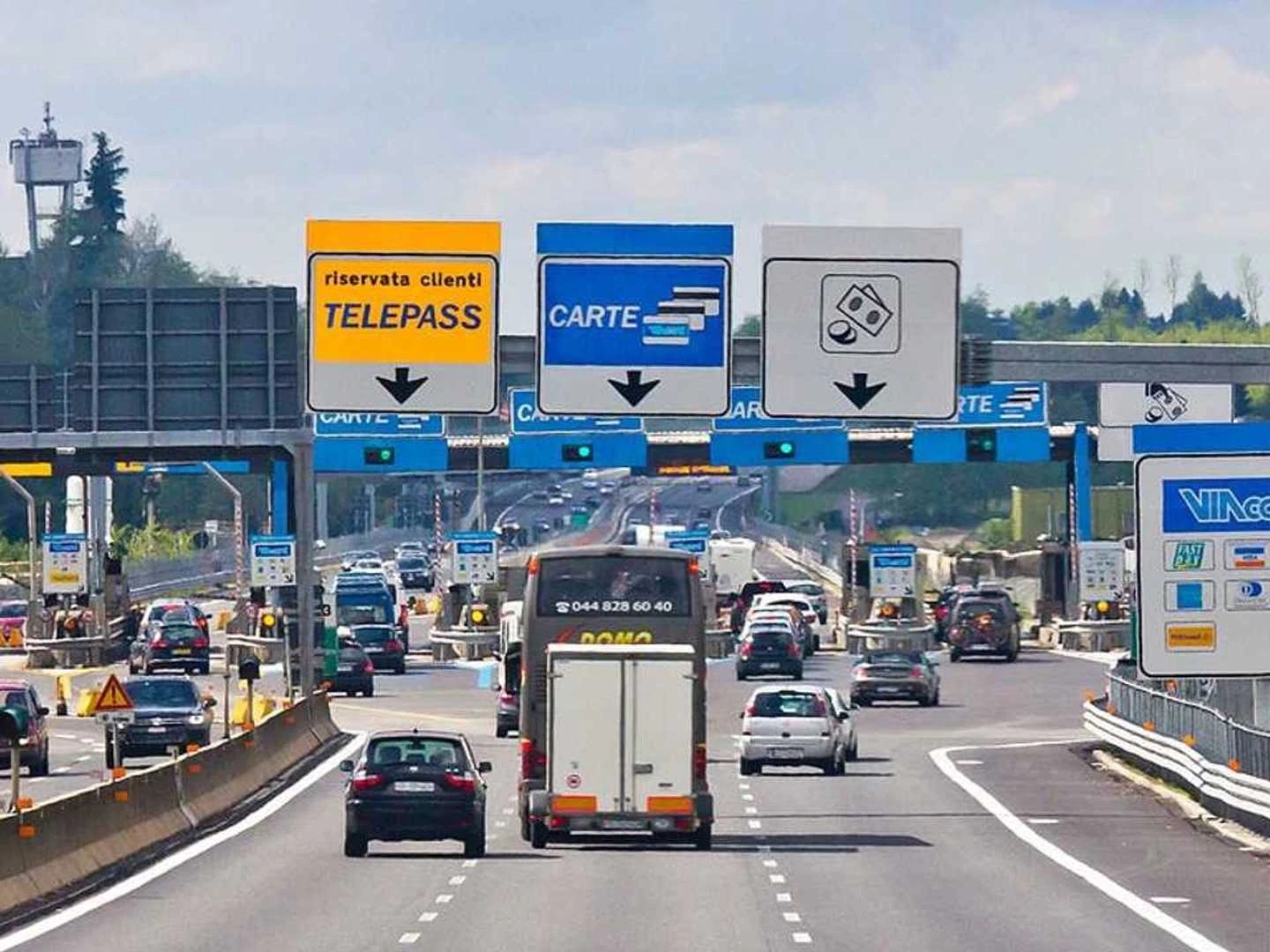 Autostrade, rimborsi automatici agli utenti per le code provocate dai cantieri