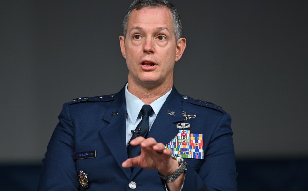 Comandante NATO lancia l’allarme: “Prepariamoci alla guerra contro Russia e Cina nel 2027”