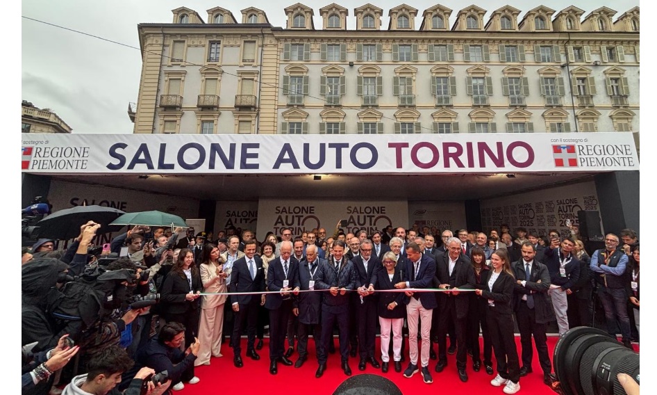 Torino – Al via il Salone dell’Auto di Torino 2025: la città si trasforma in un’esposizione a cielo aperto. 100 nuovi modelli in mostra