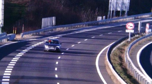 Ragazza milanese sfreccia a 225 Km/h su una strada con limite a 100 – Denunciata dalla polizia