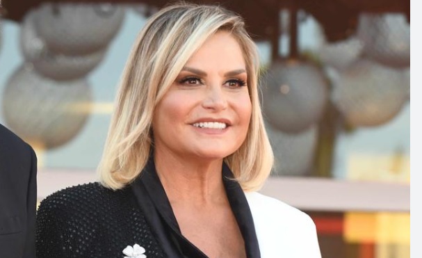 Torino – “Lurida figlia di Satana”: Minacce di morte e insulti a Simona Ventura. Scatta la denuncia: cosa è successo