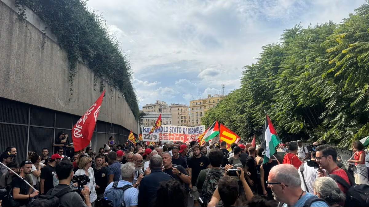 Roma, 50mila a Termini in sciopero pro Gaza: il corteo blocca la Tangenziale