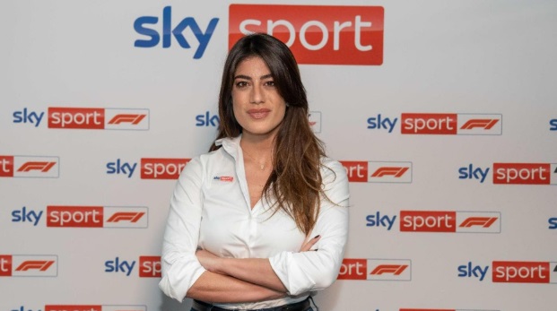 Milano – La presentatrice Vicky Piria derubata a Milano  – “Hanno sradicato un palo per rubarmi la bicicletta”