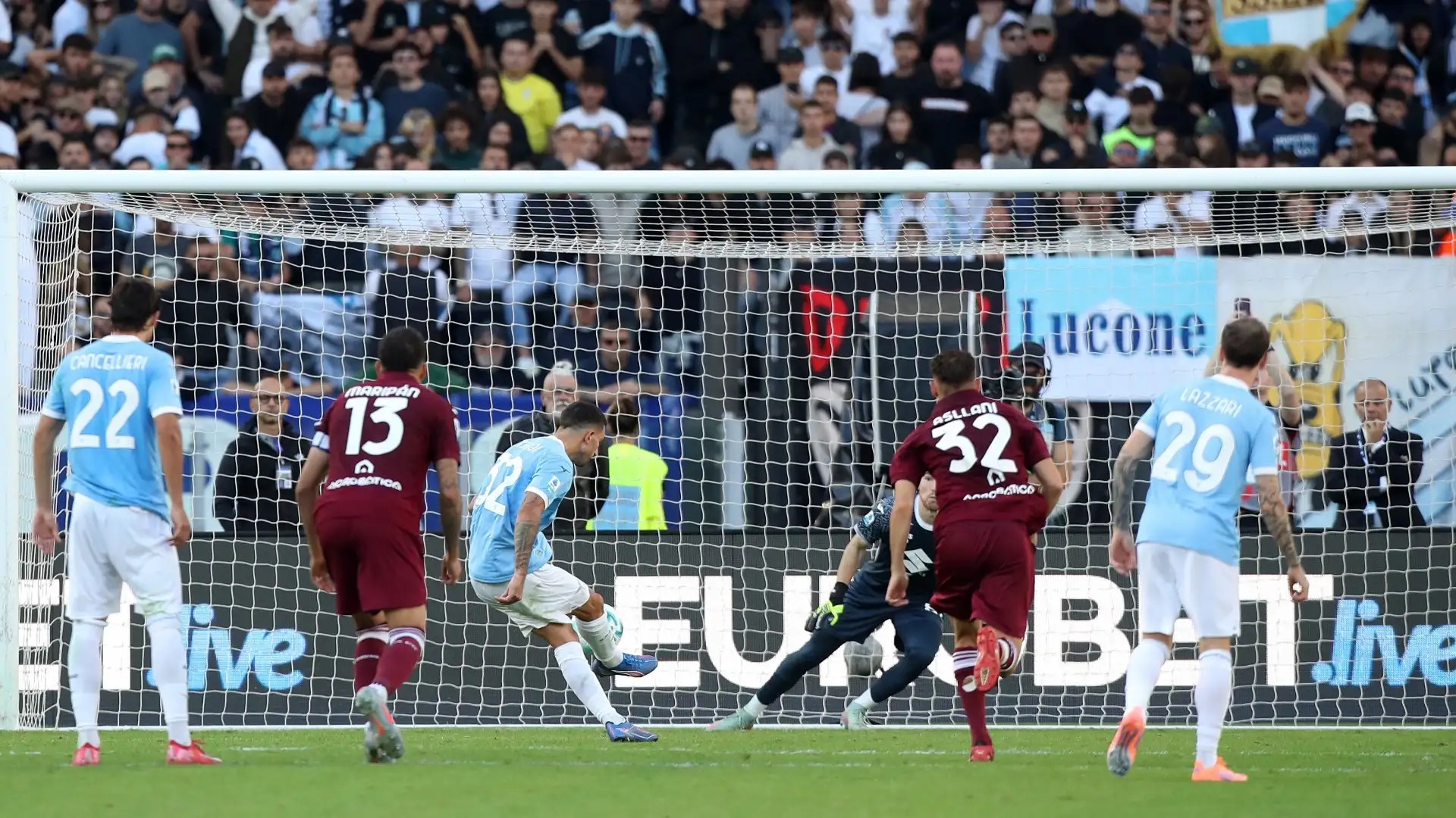 Cataldi su rigore al 103° salva la Lazio: è 3 a 3 col Toro