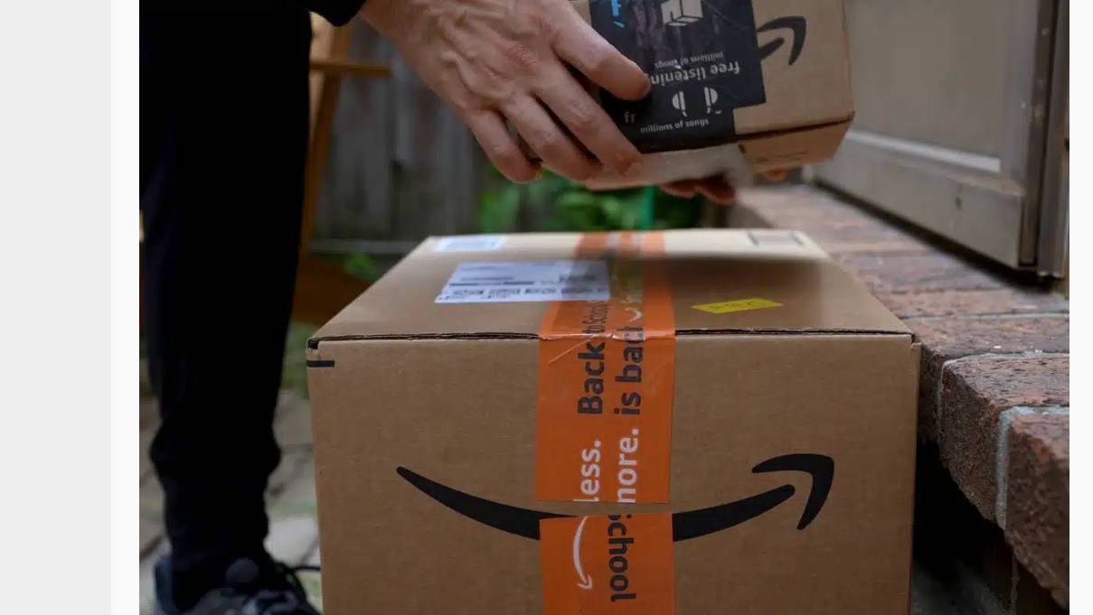 Milano – Rubavano pacchi di Amazon: trovati oltre 2mila in un capannone. Tre rumeni arrestati