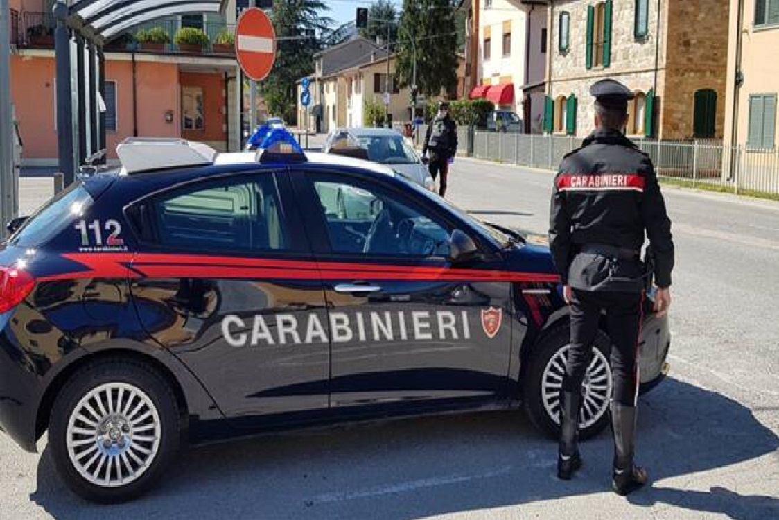 Roma, procuratore sportivo cambia la serratura e porta via la figlia