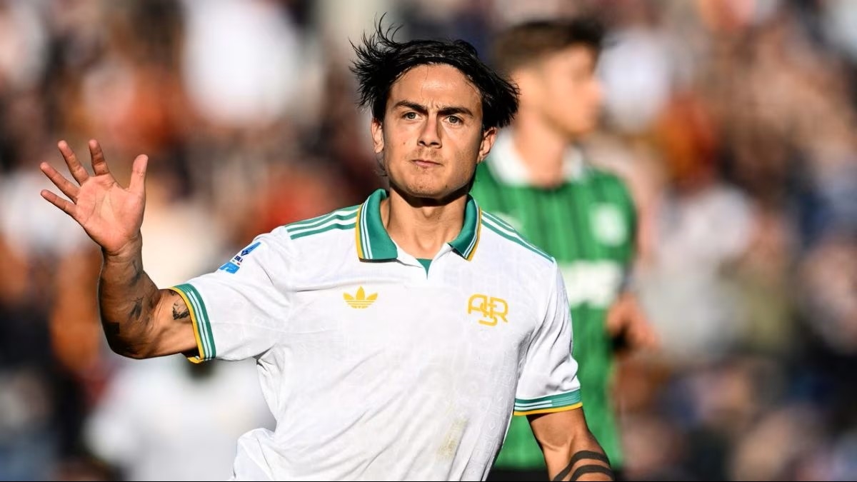 Dybala decide Sassuolo-Roma: giallorossi di nuovo in vetta