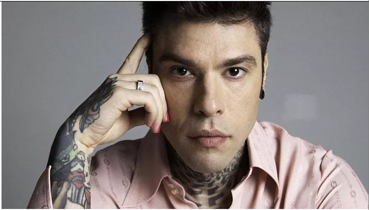 Fedez ha deciso: abbandona i social, ecco perché – La reazione dei follower