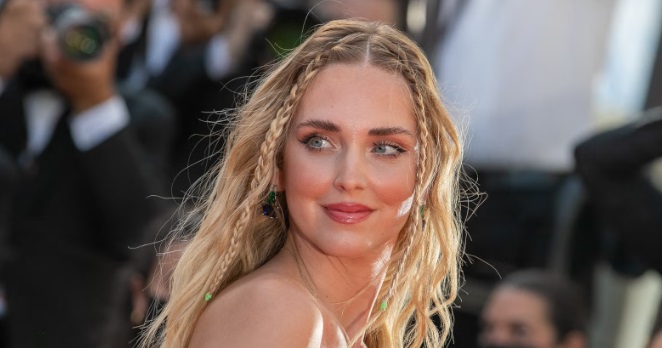 Chiara Ferragni vittima di una altro sito sessista: ritratta nuda con l’Intelligenza Artificiale – La denuncia social