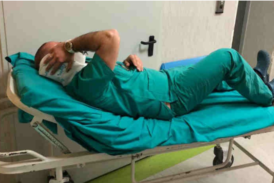 Follia a Milano: “Sto aspettando da troppo!” Donna prende a calci e pugni un addetto al Pronto Soccorso: arrestata