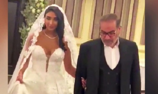 Iran, la figlia del consigliere di Khamenei con abito scollato e niente hijab: scoppia il caso. “Scandalo nazionale”