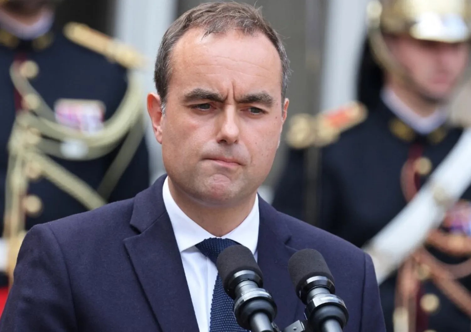 La Francia è nel caos: anche Lecornu è costretto a dimettersi dopo 27 giorni