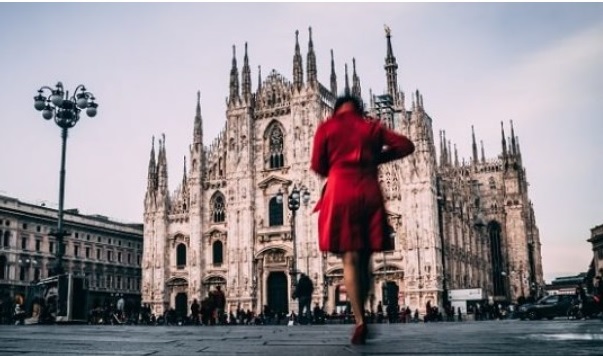 Milano celebrata dal New York Times: “E’ la città che si veste meglio al mondo”. Il premio