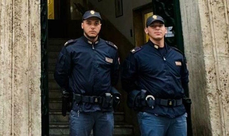 Roma, tenta il suicidio a 18 anni, ma viene salvato da due poliziotti