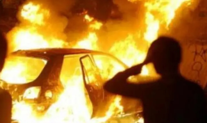 Milano – Ondata di roghi nella notte: 11 auto bruciate: è caccia al piromane