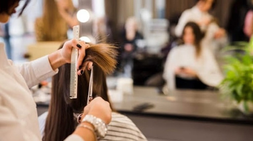 A Milano nasce il primo ‘Salone di Bellezza sociale’: trattamenti (anche estetici) per chi non può permetterselo. La novità