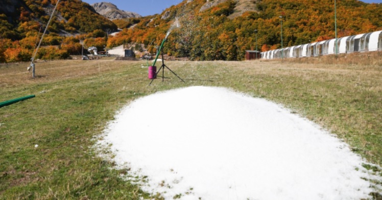 Sugli Appennini c’è già la neve (artificiale) grazie a ‘Snow factory’ – Neve con più di 10 gradi. Polemiche per la nuova tecnologia