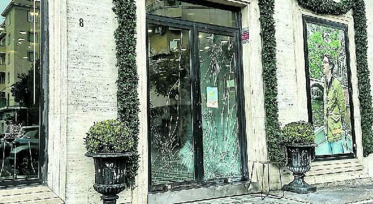 Due bombe nella notte a Centocelle: ipotesi regolamento di conti tra bande