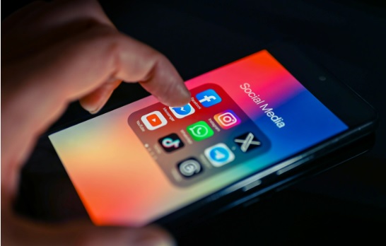 L’ Europa approva ‘Chat control’: lo strumento che ‘controllerà’ tutte le Chat, per contrastare abusi su minori. Ecco di cosa si tratta