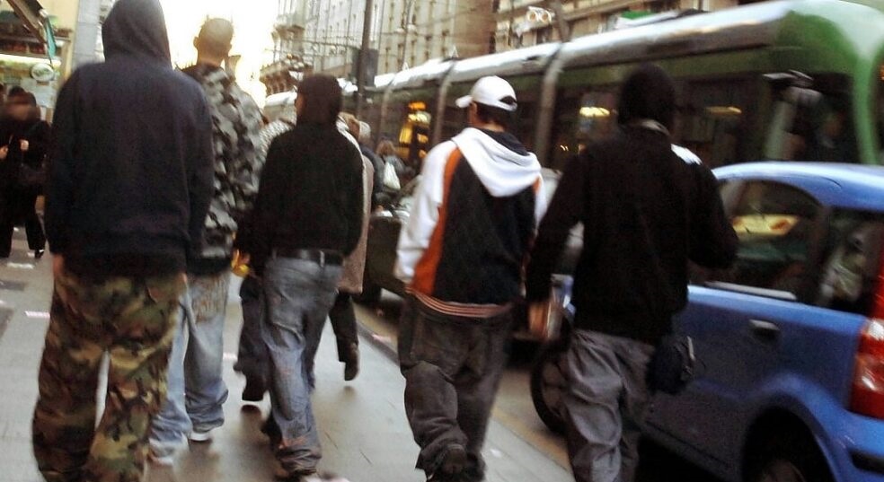 A Milano il 20% di rapine e aggressioni in strada è commesso da minori. I dati sempre più allarmanti