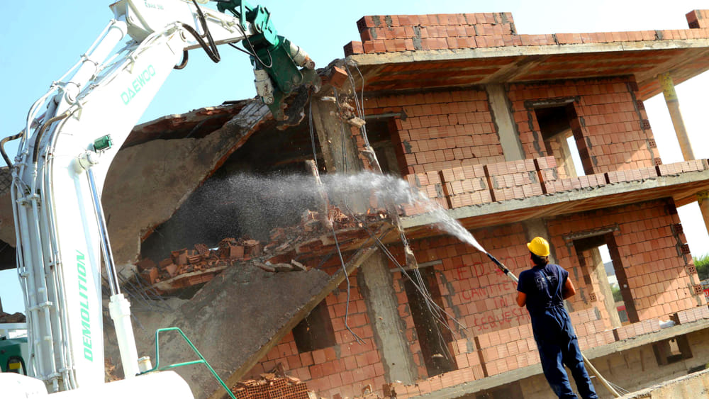 Abusivismo edilizio: 75 milioni per finanziare le demolizioni