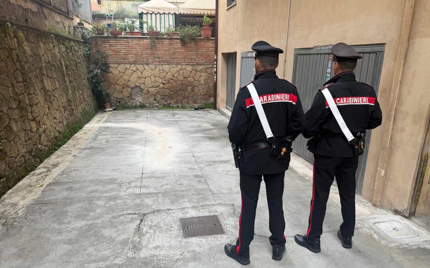 Tragedia in una casa vacanze a Roma: 27enne precipita dal balcone
