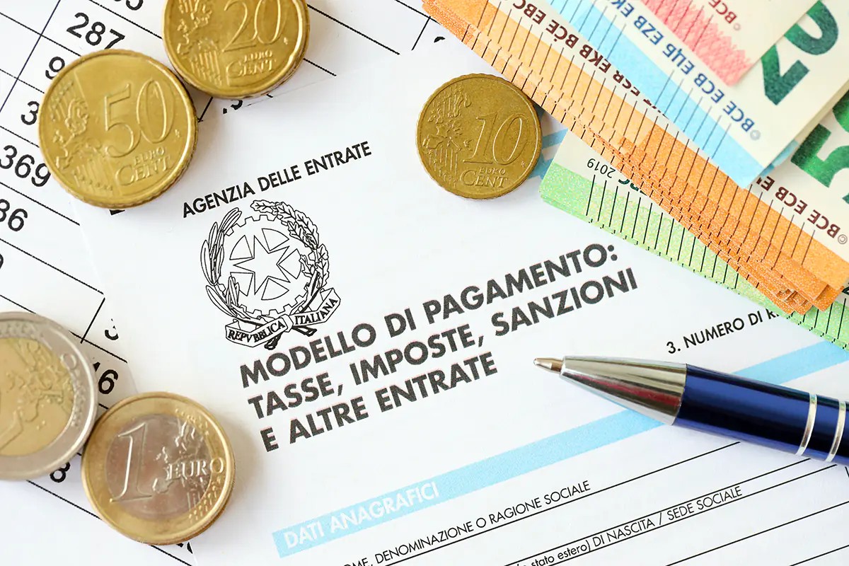 Stretta sugli statali morosi: dal 2026 via ai pignoramenti in busta paga