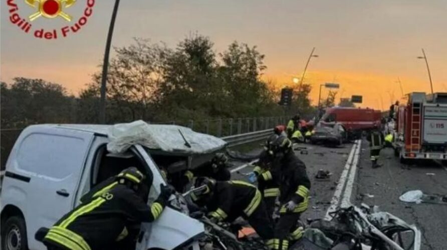 Lombardia – Si aggrava la tragedia in Tangenziale: auto contro furgone. Tre morti