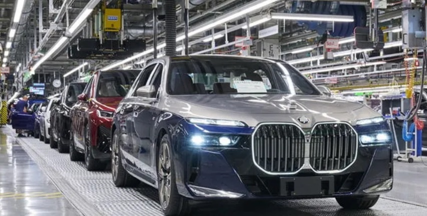 Automotive, l’industria tedesca perde 50.000 posti di lavoro: la crisi continua