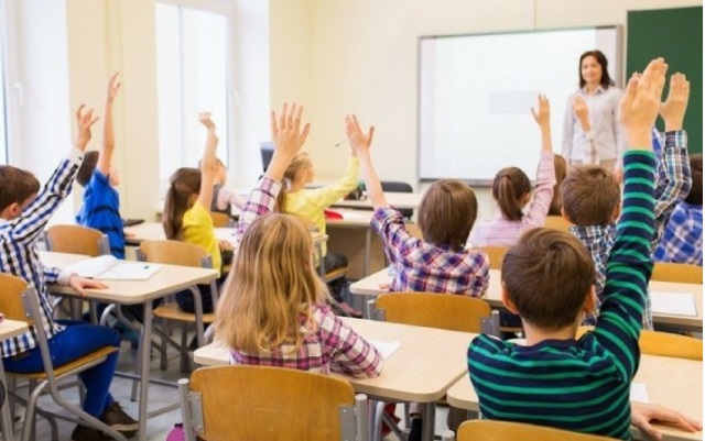 A Milano la prima scuola pubblica in Italia con lezioni da dieci minuti e niente compiti a casa: “E’ il metodo finladese”