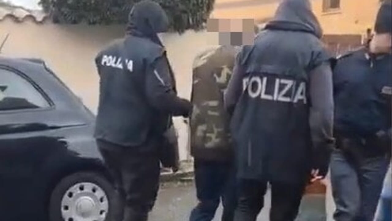 Fine della corsa per il “rapinatore con l’accetta”: preso il bandito di Ostia