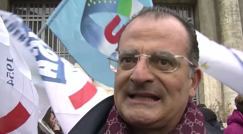 Milano – I dipendenti dell’Agenzia delle Entrate di via Manin scendono in strada e protestano: “Non trasferiteci in periferia”