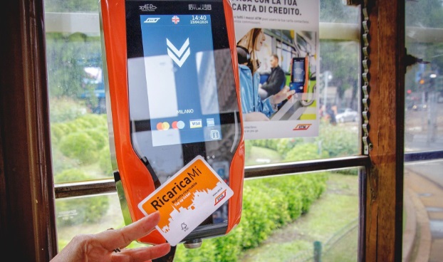 A Milano addio biglietto cartaceo: dall’1 gennaio su metro e tram si viaggia solo con ticket ricaricabili. Le novità
