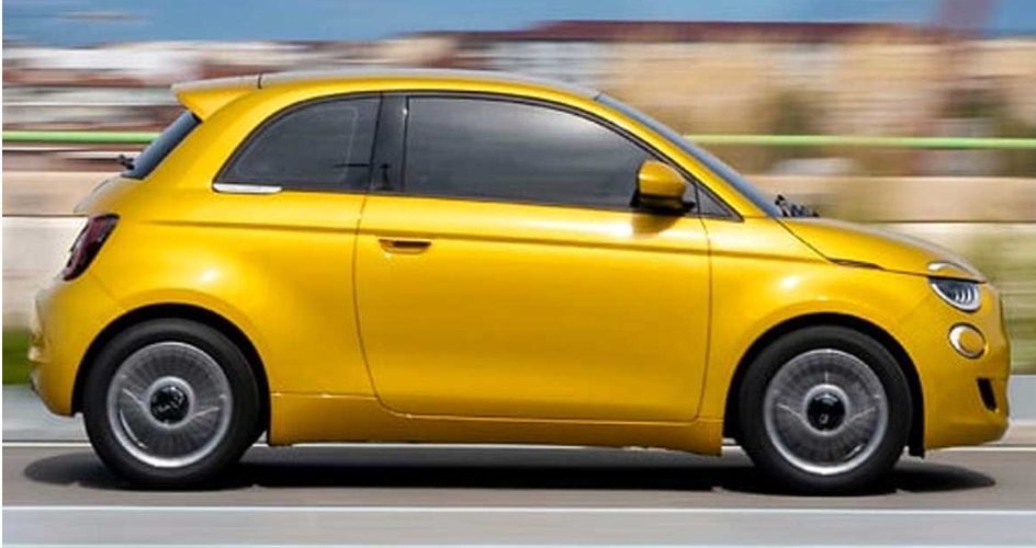 La nuova Fiat 500 Mild Hybrid ha un ‘primato’: è l’auto più lenta nella sua categoria. In tanti ridono: cosa c’è di vero?