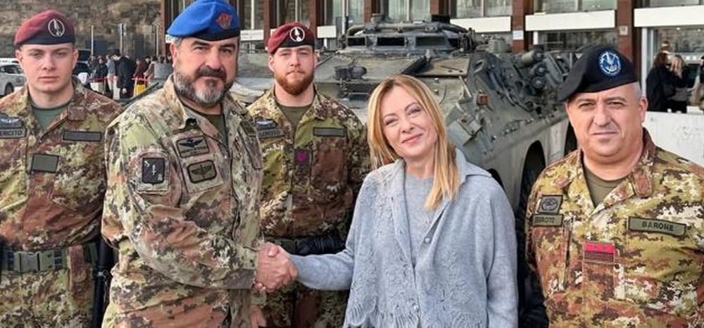 Roma, Giorgia Meloni visita i militari impegnati a Stazione Termini