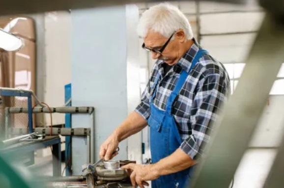 Torino – In Piemonte i dipendenti sono sempre più anziani. Lavoratori fra i più ‘vecchi’ d’Italia