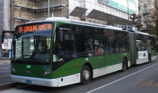 Milano – Follia sulla 91: “Mi hanno rubato il telefono sul bus, ora dammi il tuo!” E aggredisce il conducente