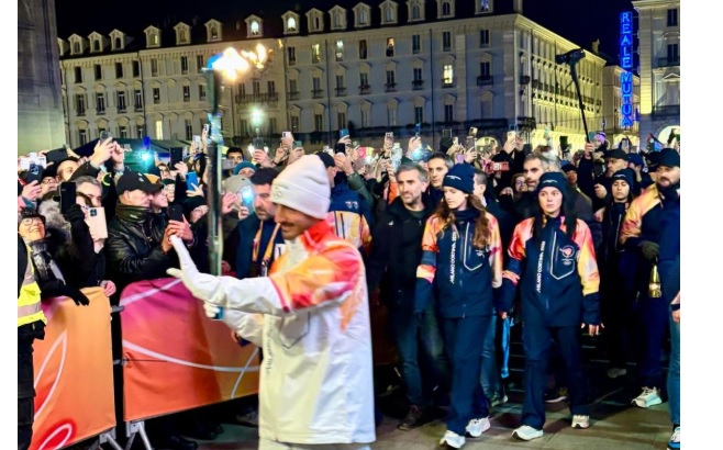 Torino – Dopo vent’anni è tornata la Fiaccola Olimpica: l’accensione in piazza Castello