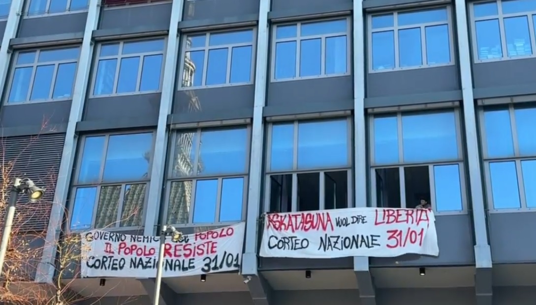Torino – Palazzo Nuovo occupato: le aule si trasformano in bivacchi. Interviene la Ministra Bernini “E’ inaccettabile”