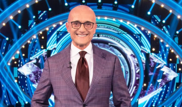 Alfonso Signorini ascoltato in Procura,  tre ore di interrogatorio: “Non ho commesso alcuna violenza”. Cosa ha detto