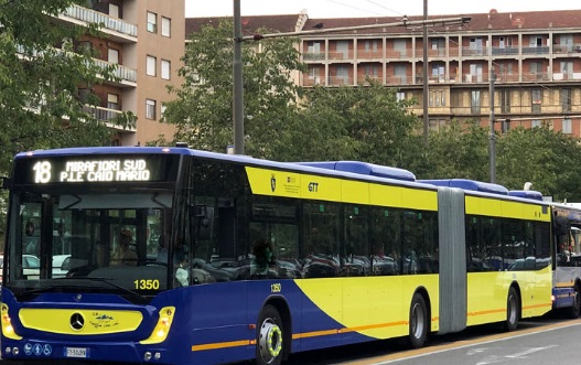 Torino – Borseggiatori a 60 anni sul ’18’: salivano, ‘ripulivano’ i passeggeri e scendevano. Quattro arresti