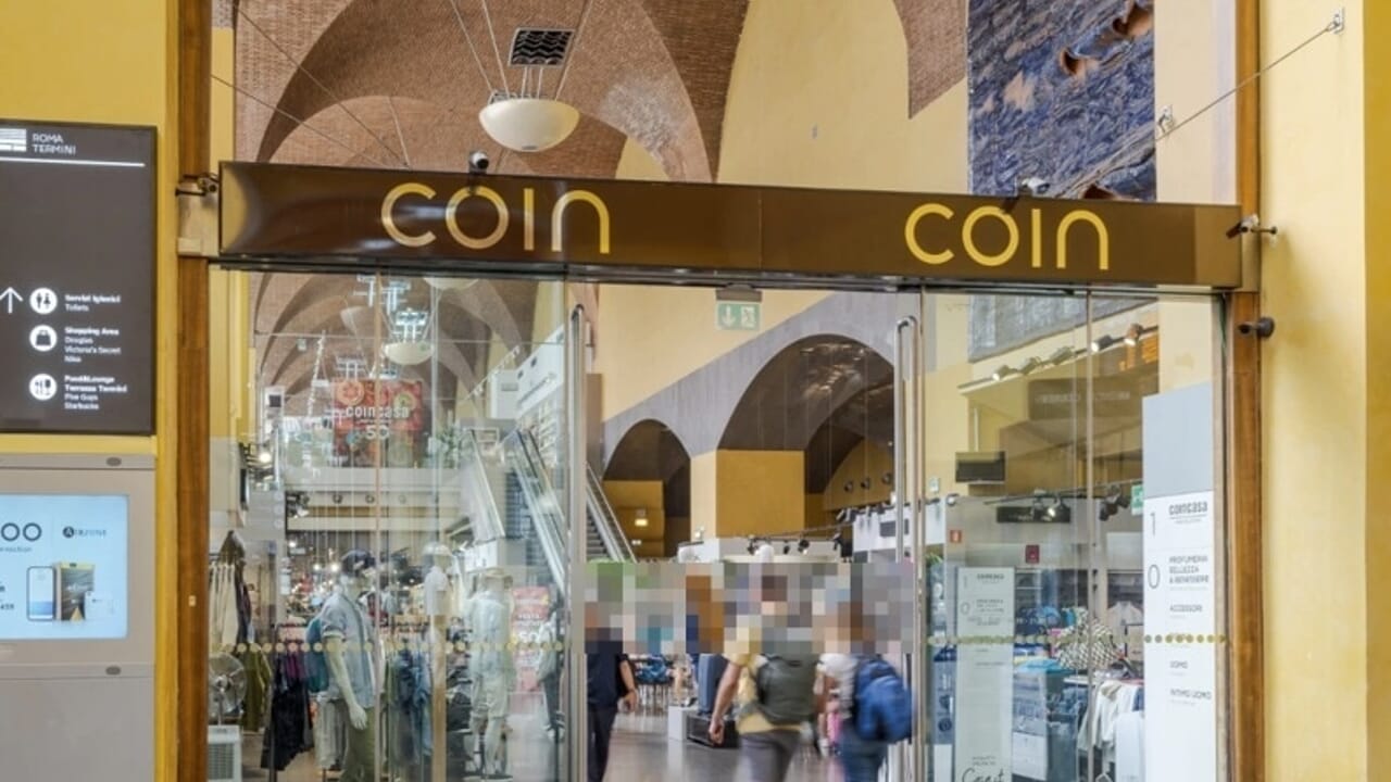 Roma Termini, furti alla Coin: indagati 21 tra poliziotti e carabinieri