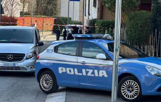 Orrore in Lombardia – Uccide a coltellate la moglie poi chiama la figlia e confessa: “L’ho uccisa”