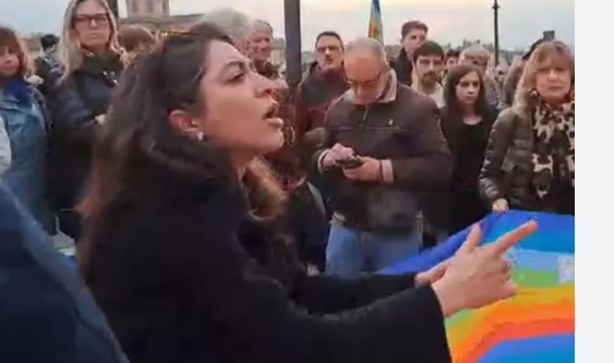 “Perché siete stati in silenzio con 40mila morti?” – Così Leila, giovane iraniana, ha interrotto il corteo per la pace in Medio Oriente