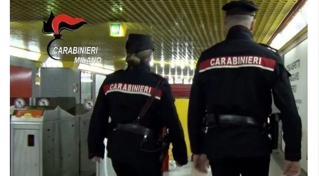 Milano – Follia in Metropolitana: passeggero aggredisce controllore con un martello. Era senza biglietto