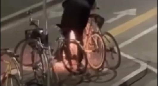 Torino – “Armato” di sega circolare ruba bicicletta in strada nella notte. L’allarme dei residenti