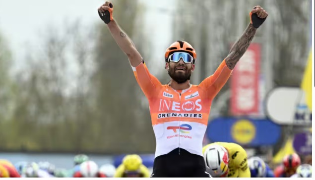 Vittoria epica di Filippo Ganna – Trionfa in “Attraverso le Fiandre” dopo aver forato. Una rimonta clamorosa