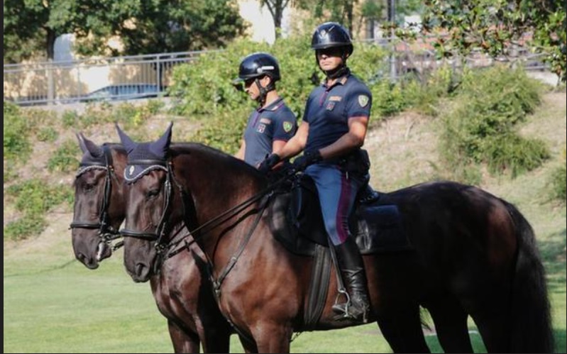 A Milano più poliziotti a cavallo nei parchi e nelle aree verdi. Ecco il nuovo piano sicurezza