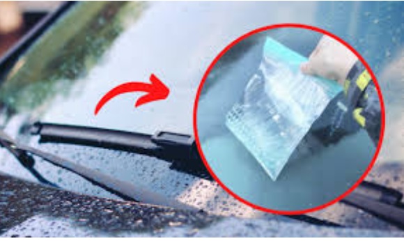 Follia a Milano – Lanciano sacchetti pieni d’acqua dal ponte sulle auto. Tragedia sfiorata “Sembrava una bomba”