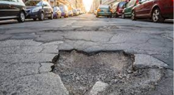 A Torino strade colabrodo: il Comune ha pagato oltre 1 milione di euro di risarcimento danni dal 2022. I dati allarmanti